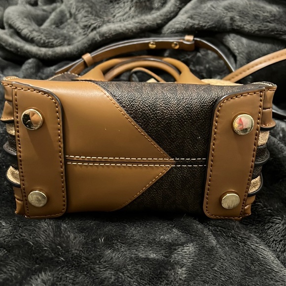 Michael Kors mini purse - Picture 4 of 8